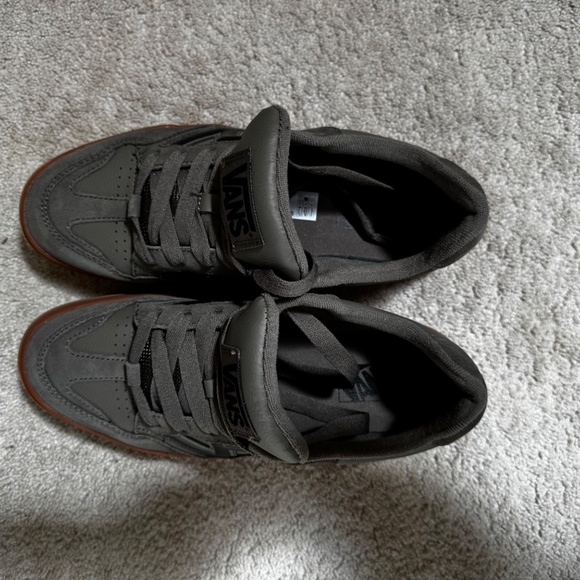 Vans Upland Sneaker - Men's 9.5M - Grey and Gum sole - Picture 4 of 5